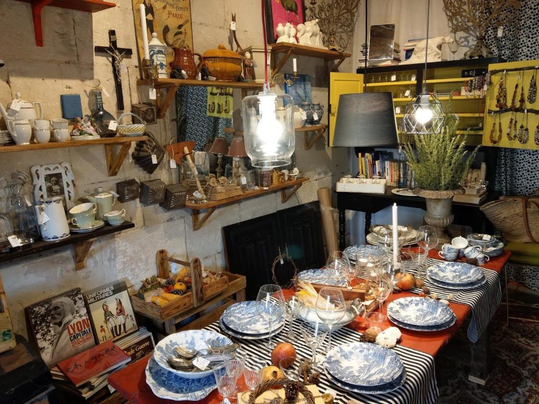 Maison d'hôtes les volets verts et sa brocante Ecueille Extérieur photo