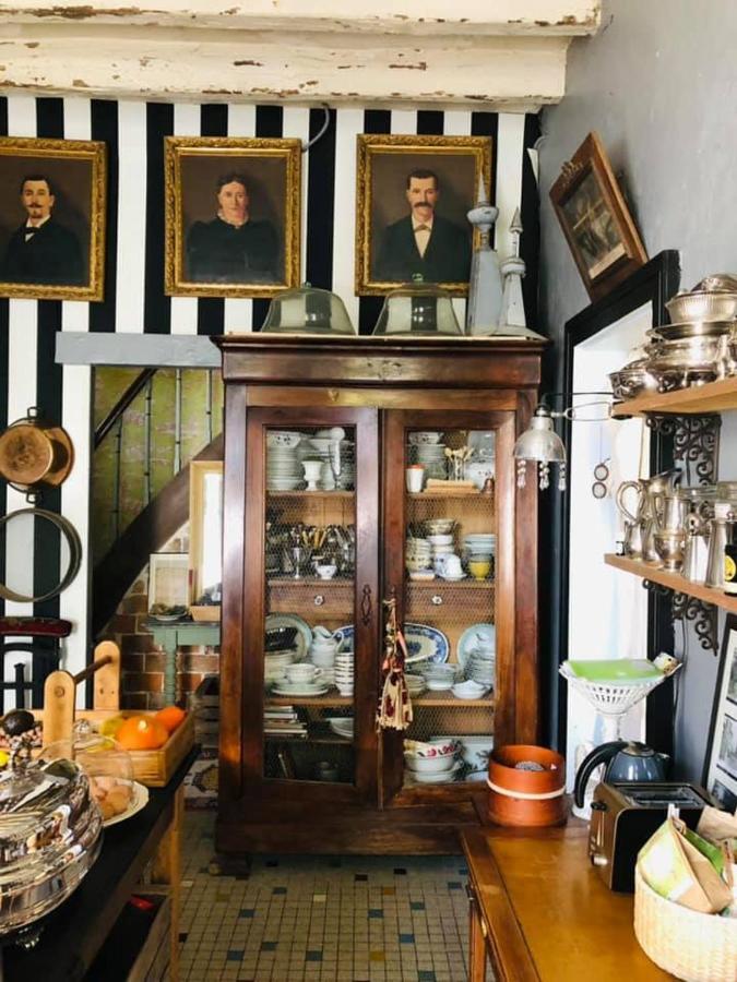 Maison d'hôtes les volets verts et sa brocante Ecueille Extérieur photo