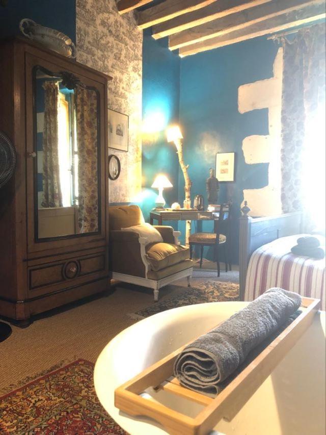 Maison d'hôtes les volets verts et sa brocante Ecueille Extérieur photo