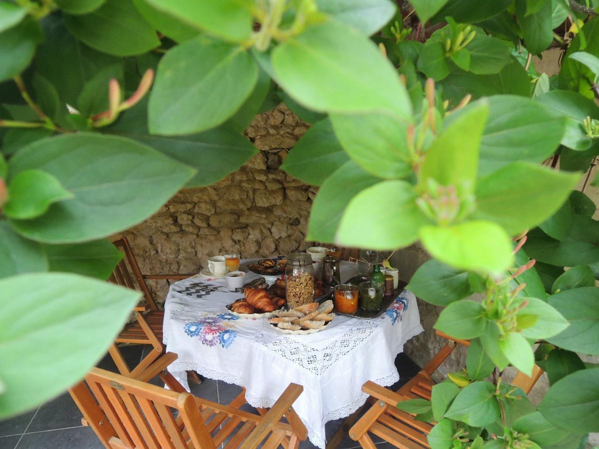Maison d'hôtes les volets verts et sa brocante Ecueille Extérieur photo