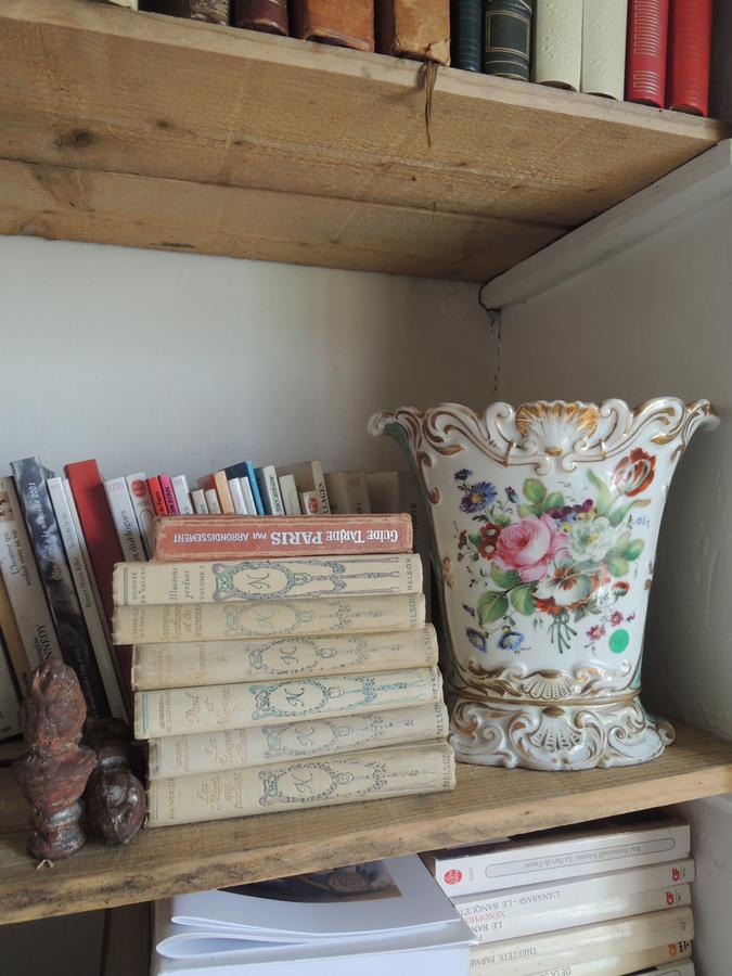Maison d'hôtes les volets verts et sa brocante Ecueille Extérieur photo